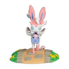 Charming Presents with Sylveon Evolving Personalities Figure